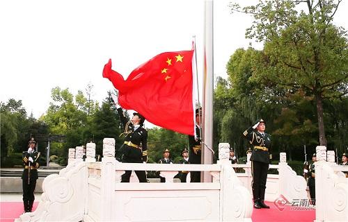 刘小明参加海口、白沙、驻琼解放军和武警部队代表团审议审查
